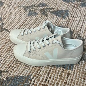 Veja Off-White Low-Top Sneakers